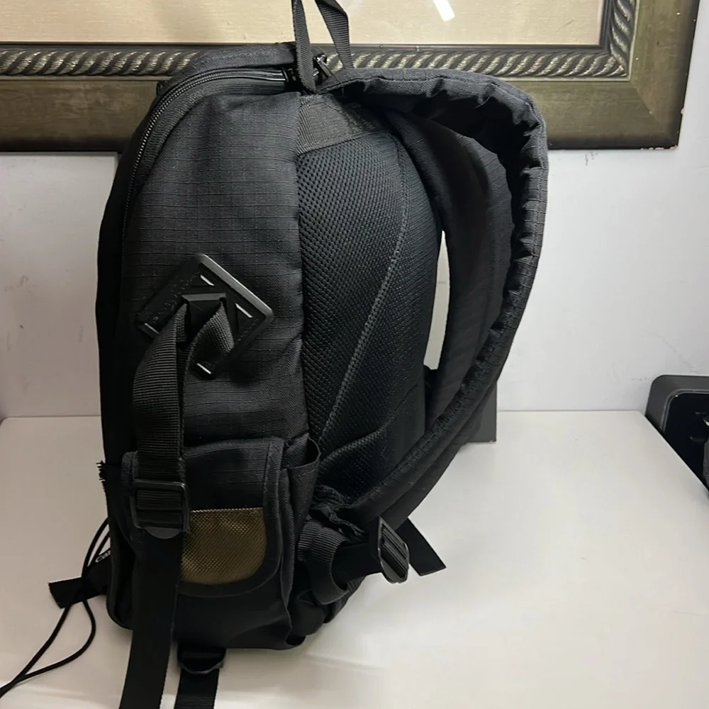 Canon Deluxe Backpack 200EG-water resistant back pack